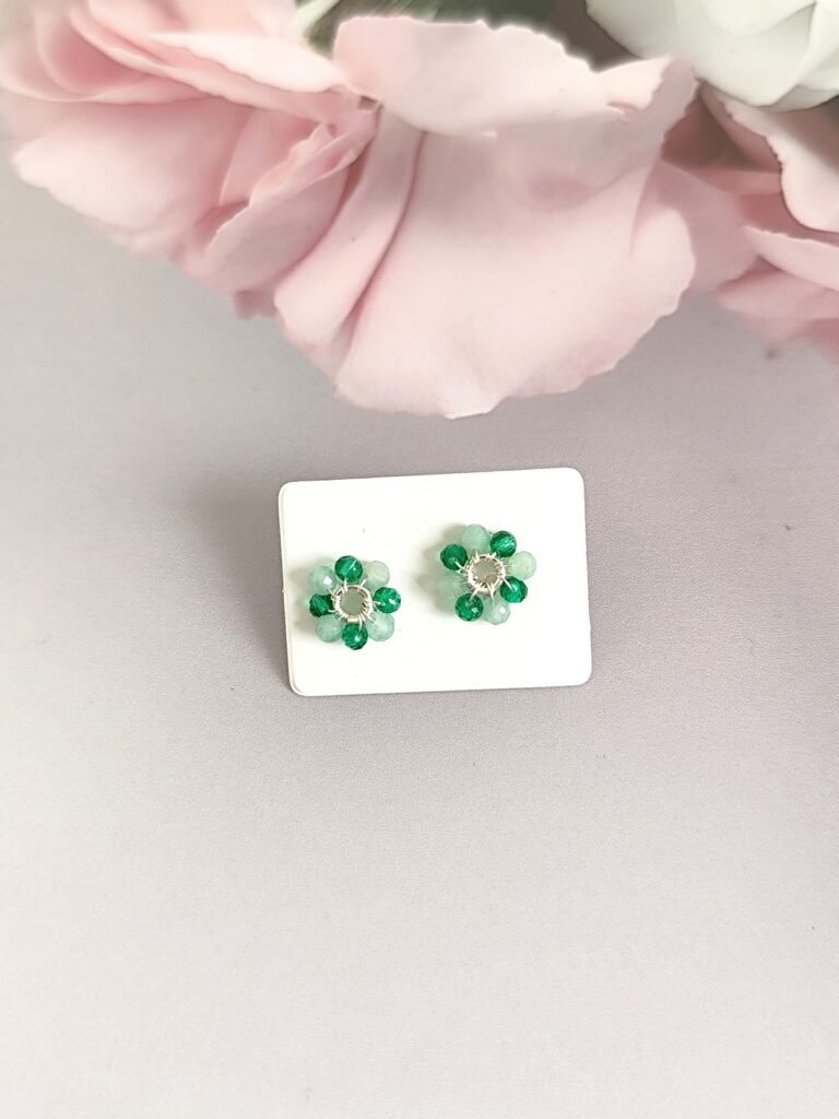 Aros flor verde tejidos a mano Gise Artejoya